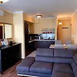 Lakeside Luxury Apartment *