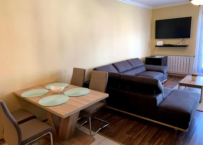 Lakeside Luxury Apartament